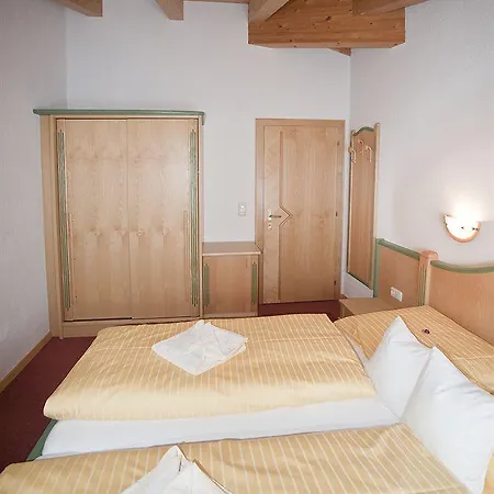 Alpina Hotel *